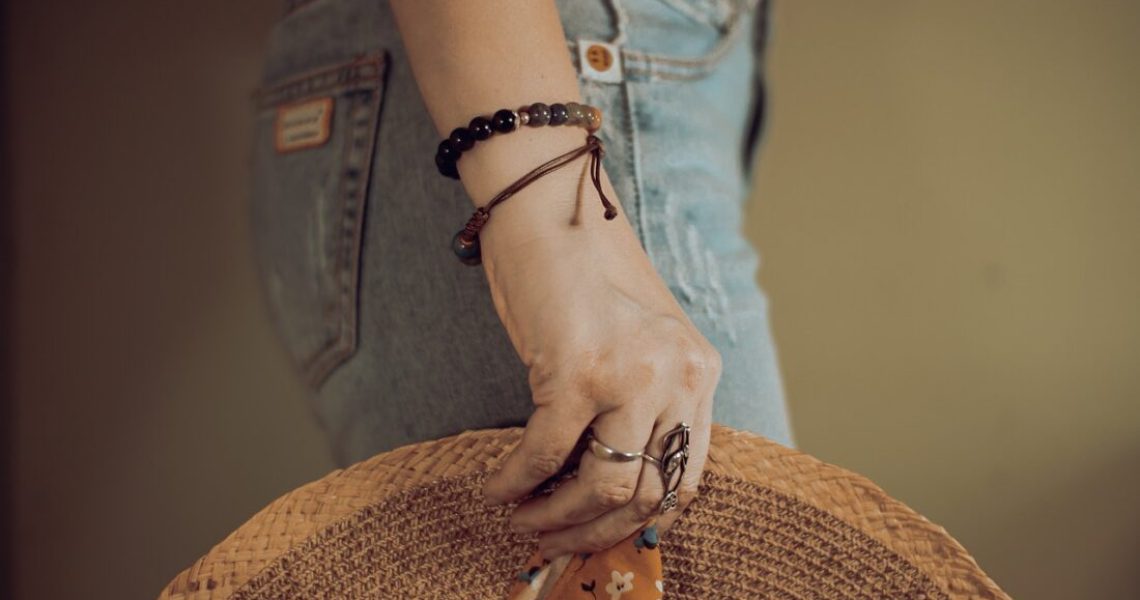 Recyclage_des_vêtements_:_comment_donner_une_nouvelle_vie_à_votre_garde_robe_depuis_votre_maison_?