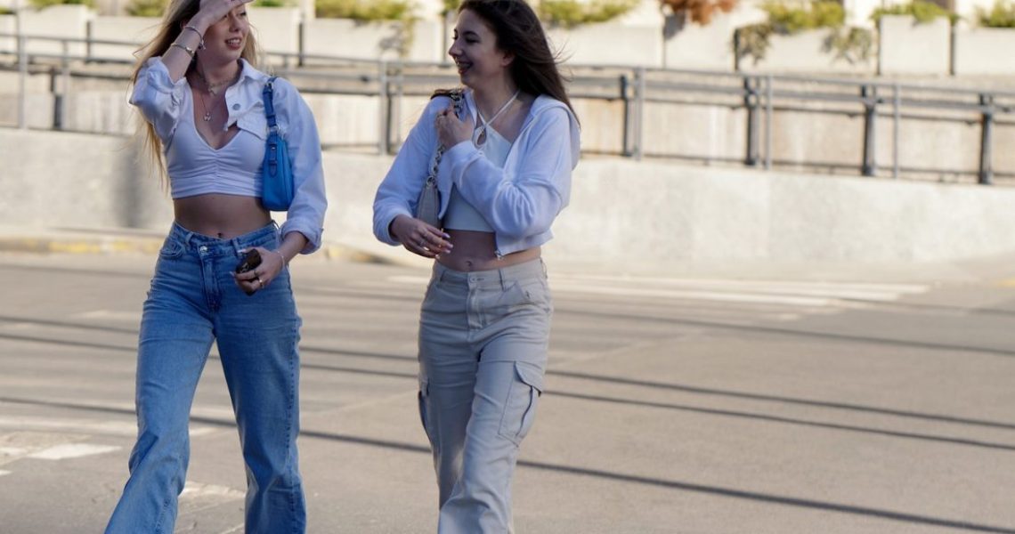 Upcycling_de_vêtements_:_Comment_donner_une_nouvelle_vie_à_votre_garde_robe